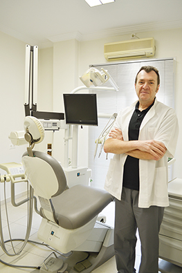 manniatis_odontiatros image dental_clinics_georgios_maniatis